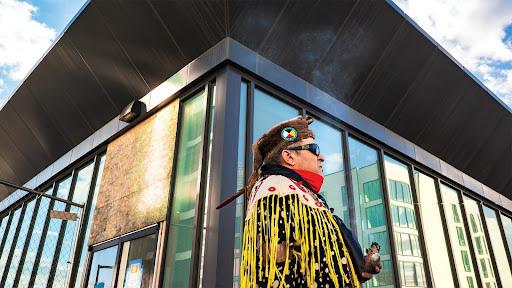 Maurice Proctor, a member of the Piscataway Conoy Tribe, led the ground blessing ceremony on Nov. 2, 2021, for the new dining hall, Yahentamitsi, which is the first UMD building to be named for Maryland’s Native American heritage. Photo by Stephanie S. Cordle